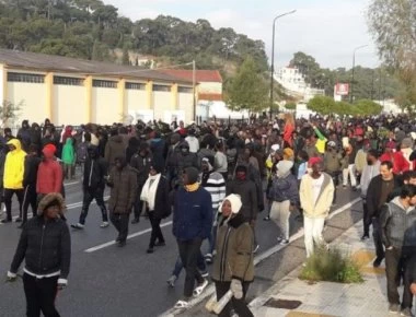 Η Σάμος ζει με «αέρα πολύ-πολιτισμού»: Συνεχείς οι πορείες των «προσφύγων»